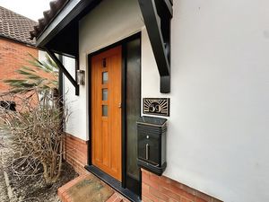 COLLINGWOOD ROAD- click for photo gallery